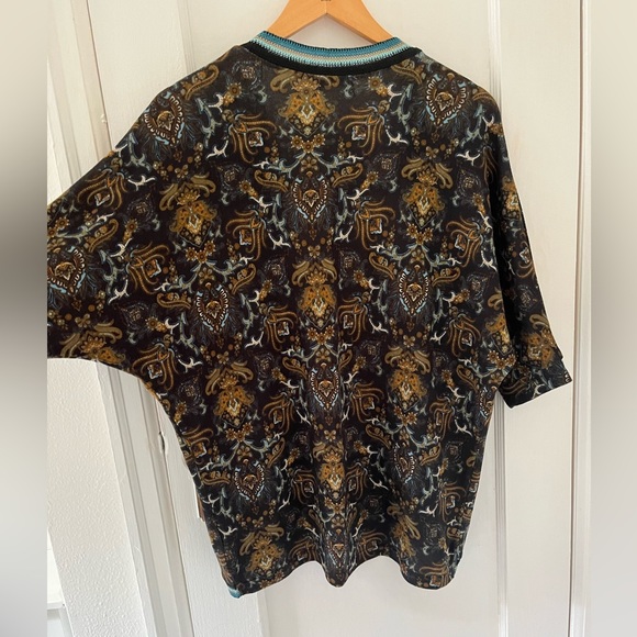 Soft Half-Sleeve Shawl - Picture 2 of 2